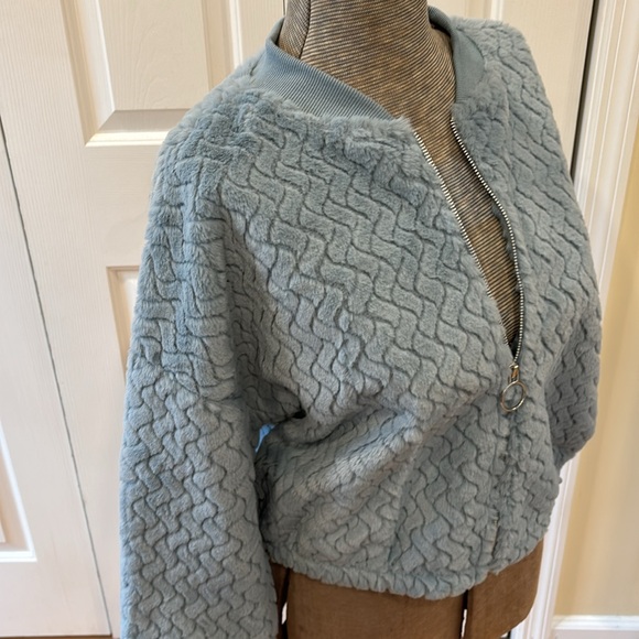 Crave Fame light blue soft fleece 2 piece jogger pants and crop jacket set - Picture 7 of 15